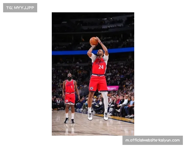 约基奇贡献全面，哈登助攻掌控节奏，卡乔丹17分成焦点